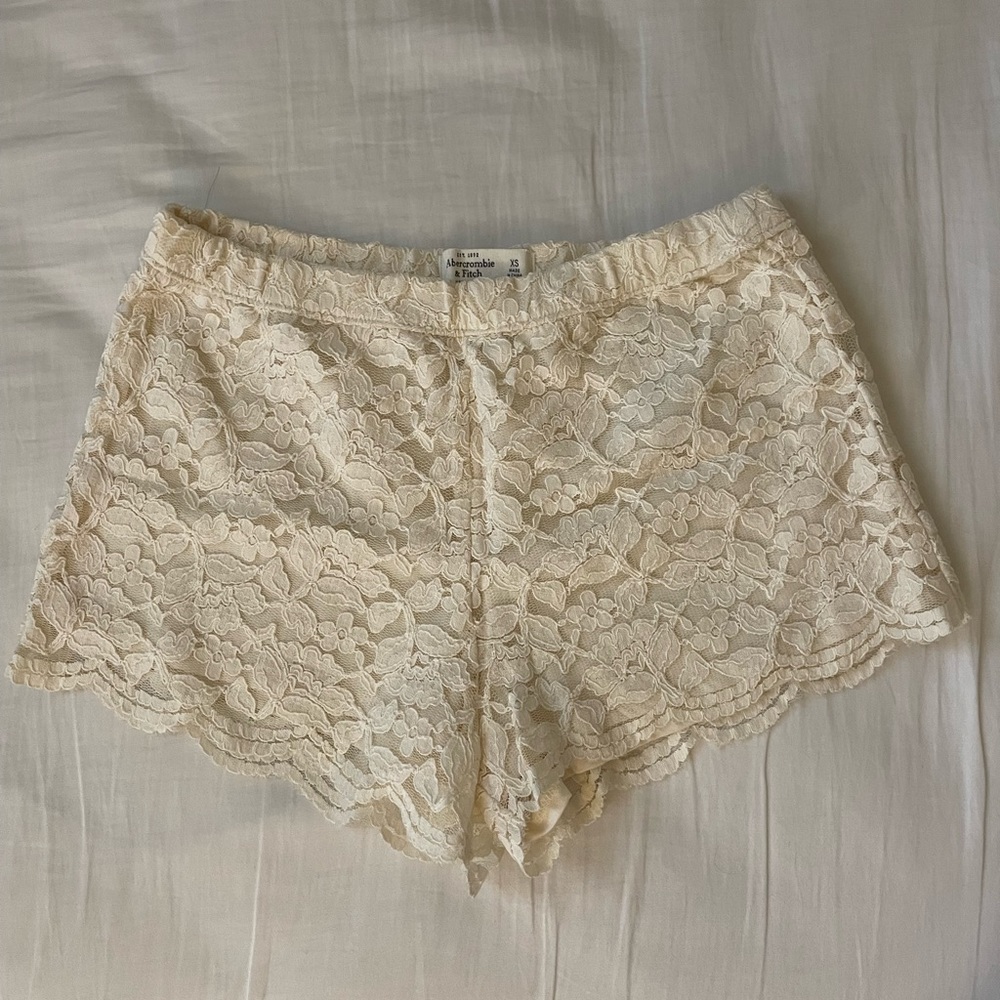 ❌SOLD❌ NWOT Abercrombie & Fitch Ivory High-Rise Lace Shorts